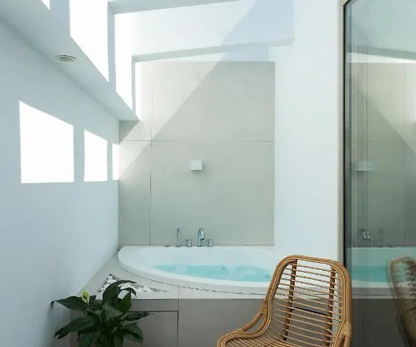 מלון Mirabile Luxury 3*